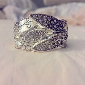 Pretty vintage bracelet cuff.